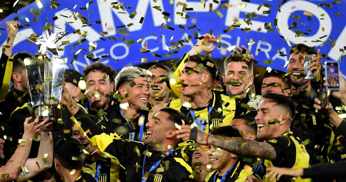 Peñarol wins Clausura and secures semi-final spot