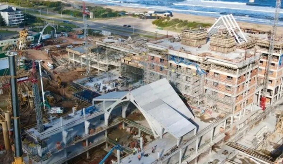 Cipriani Construction Scandal in Uruguay: Workers Locked in Dormitory