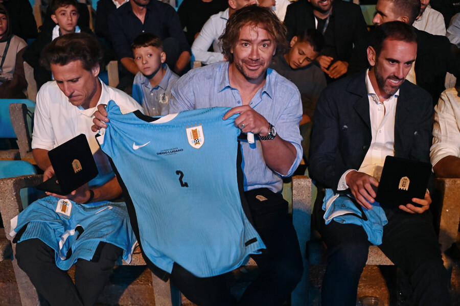 Forlán, Godín, and Lugano Recognized as Celeste Legends