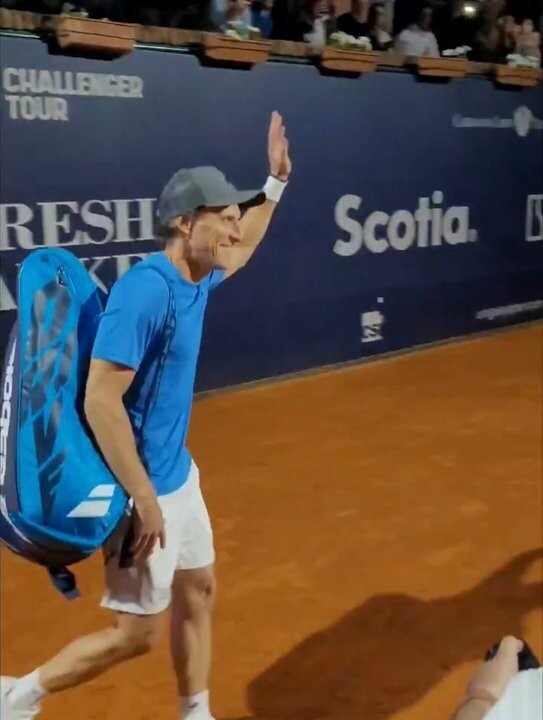 Forlán Debuts in Professional Tennis at Uruguay Open