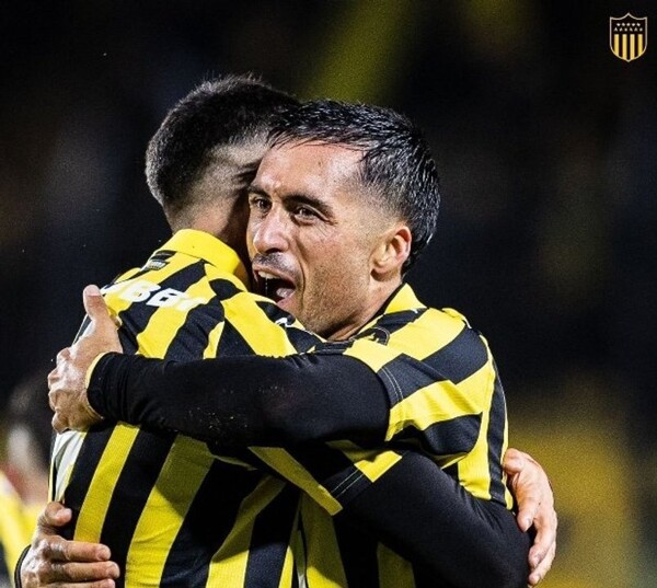 Jaime Báez Scores Stunning Goal for Peñarol