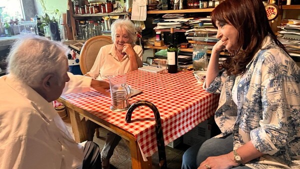Emotional Meeting between Fernández de Kirchner and Mujica