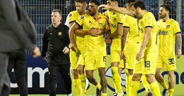 Пеньяроль и Росарио Централь получают санкции от Conmebol за насилие фанатов